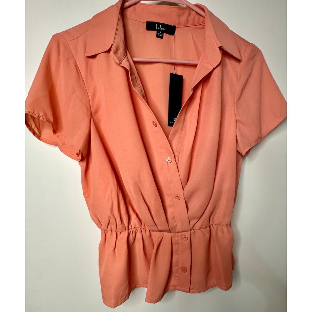 Lulus peach button up top size small NWT